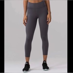 Lululemon Final Lap Crop *23" in Dark Carbon Size 2